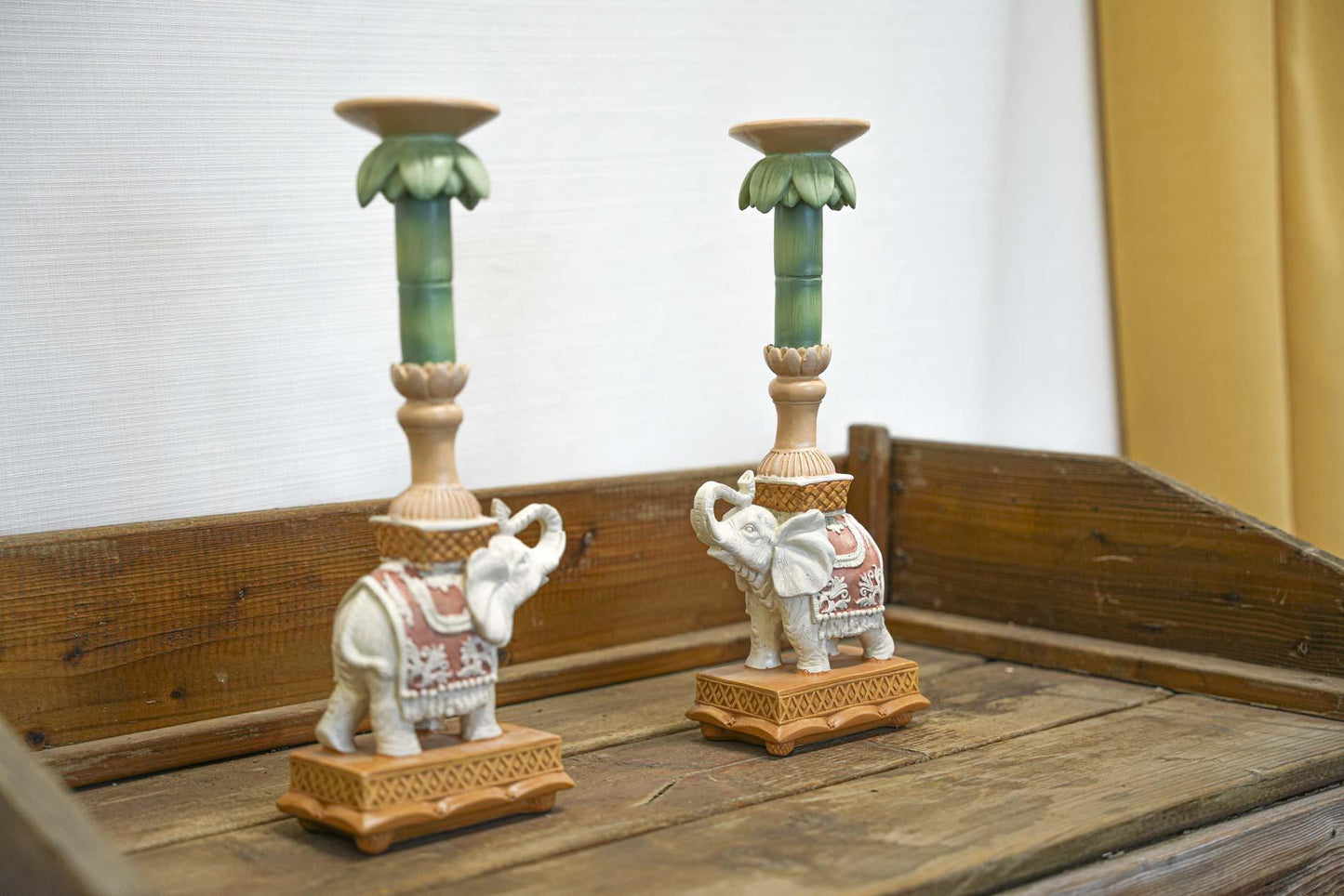 Kerzenständer Elefant Rosa/Grün – Polyresin – 34,5cm – Exotische Deko für Tisch, Sideboard & Fensterbank