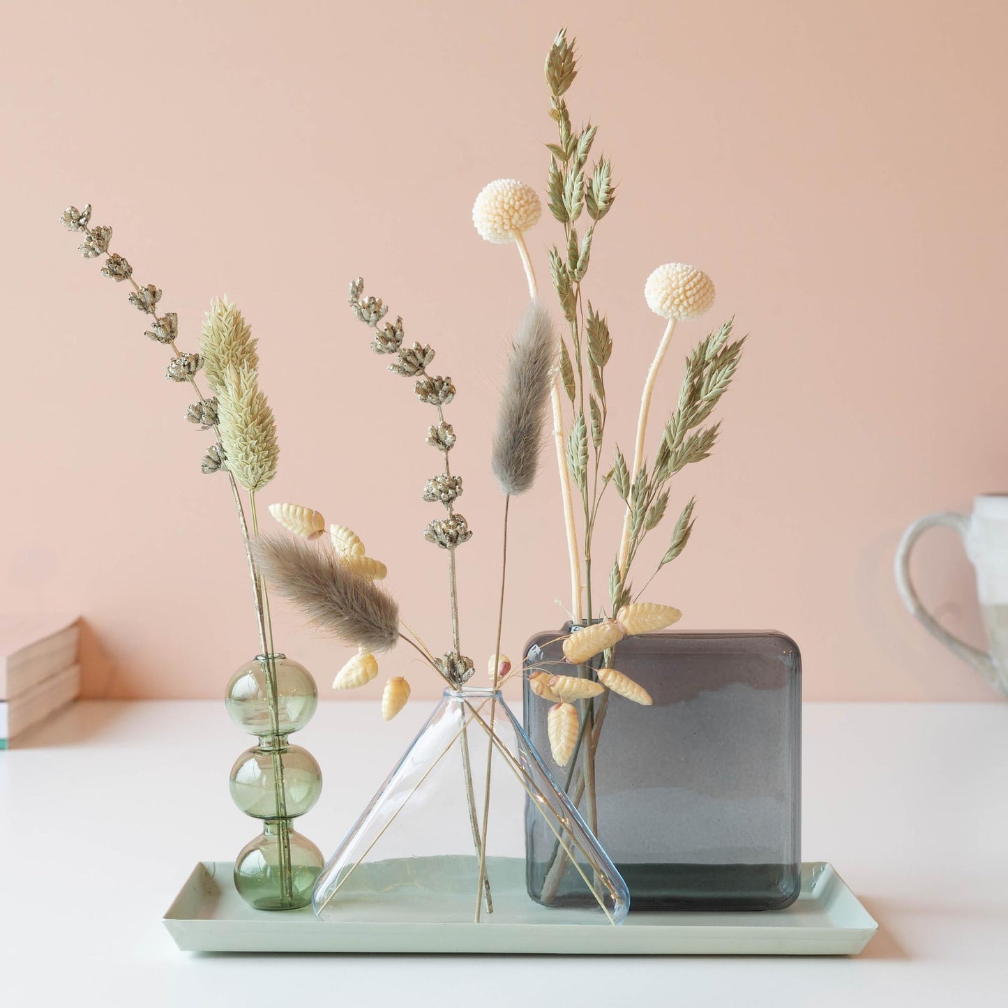 Trockenblumen mit Vasen – Dried Beauty – Stilvolles Trockenblumengeschenk ca. 30 cm – Mit 3 Glasvasen & Plateau – Perfekt für Zuhause, Büro & als Geschenk