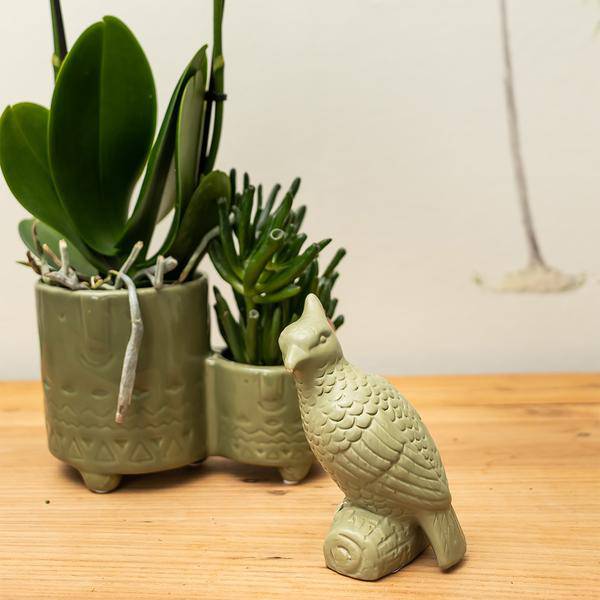 Deko-Kakadu auf Stab – Grün – 12cm – Ornament aus Polystone – Zierfigur für Blumentöpfe & Pflanzensets – Stylischer Vogel als Deko-Highlight