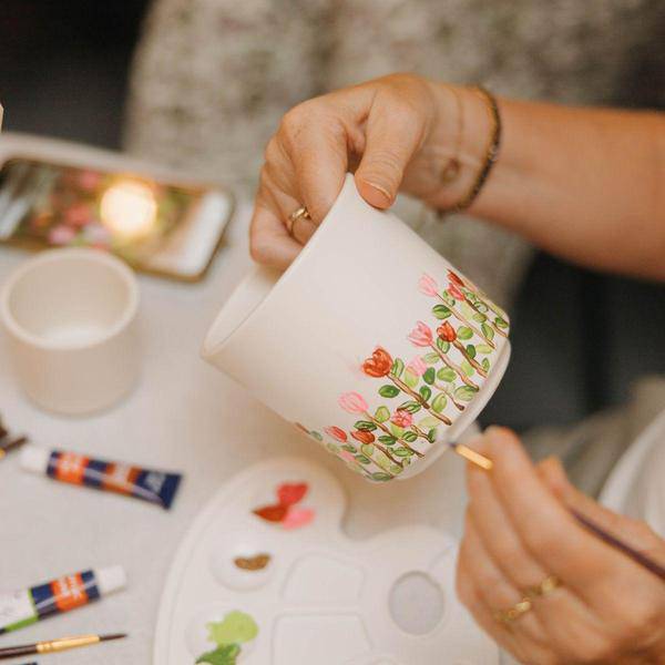 DIY Blumentopf-Bemalset mit Sukkulenten – Malset für 4 Personen – Inkl. 4 Deko-Töpfe, 4 Mini-Sukkulenten, 24 Farben & Pinsel – Kreatives Geschenk-Set