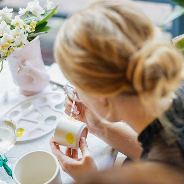 DIY Blumentopf-Bemalset mit Sukkulenten – Malset für 4 Personen – Inkl. 4 Deko-Töpfe, 4 Mini-Sukkulenten, 24 Farben & Pinsel – Kreatives Geschenk-Set