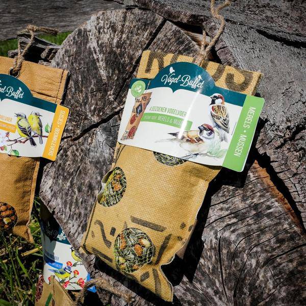Vogelbuffet - Lumpenfütterung - 300 Gramm - für Spatzen & Amseln