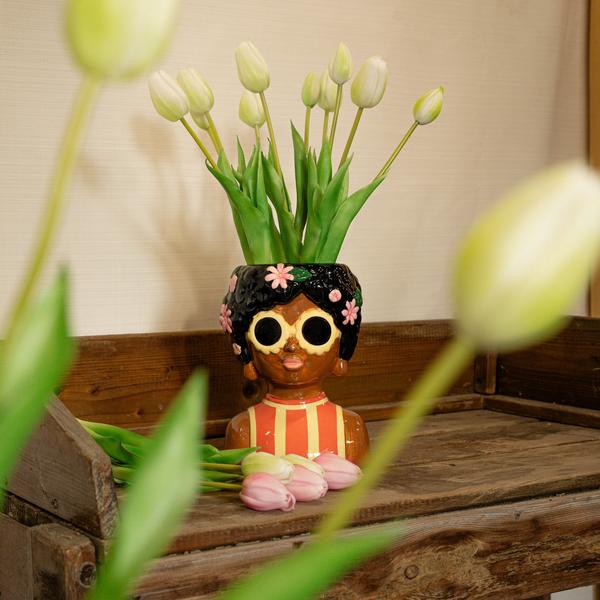 Vase Lady Sunny + 10 Kunsttulpen Weiß/Grün – Steingutvase 21,5 cm – Dekorative Tulpen 42 cm – Elegante & fröhliche Wohnraumdekoration