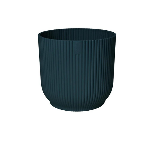 Pflanztopf Vibes Fold – Blau – D14cm x H13cm – Moderner Blumentopf mit Rillenstruktur – Mit Wasserablauf – Dekorativer Übertopf aus Kunststoff für Zimmerpflanzen – Für Wohnzimmer & Fensterbank