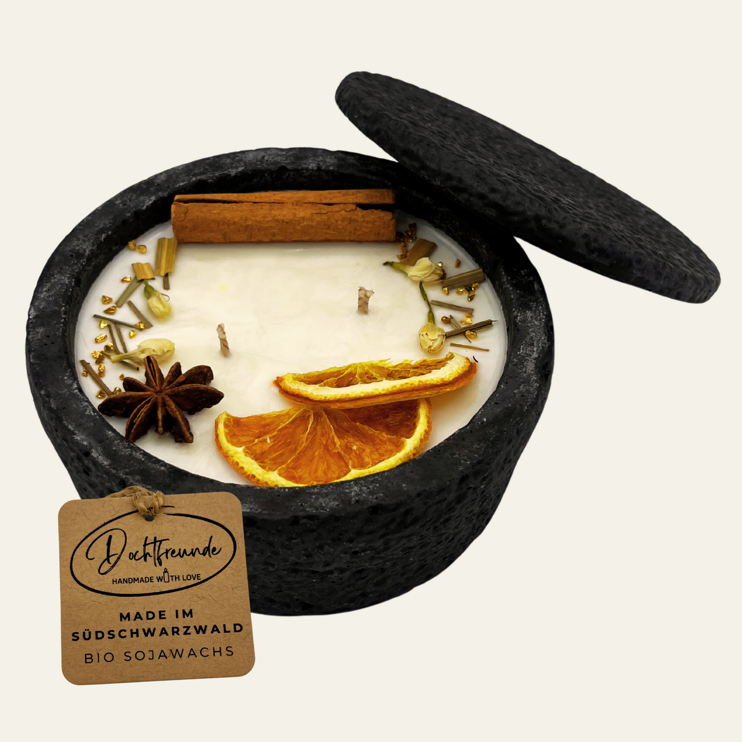 Handgemachte Betonkerze „Black Cinnamon“ - Stilvolle Sojawachskerze für Ihr Zuhause. Mit Blütenverzierung und HOCHWERTIGEM Baumwolldocht aus dem Südschwarzwald 