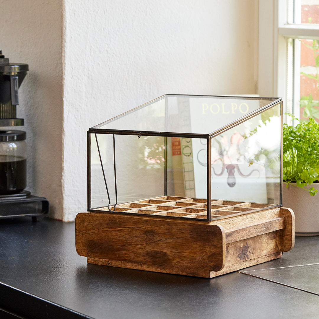 Hochwertiges Anzuchthaus mit 16 Fächern 