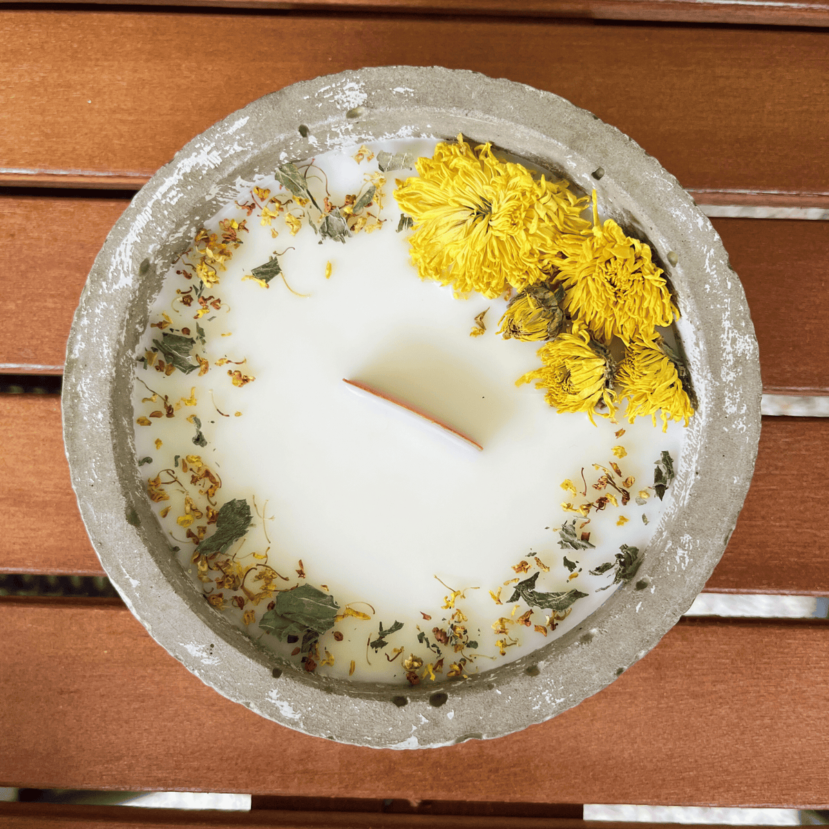 Limitierte Einzelstücke: Outdoor Citronella-Betonkerze „Mugge Schreck“ – Handgemachter Insektenschutz aus dem Südschwarzwald 