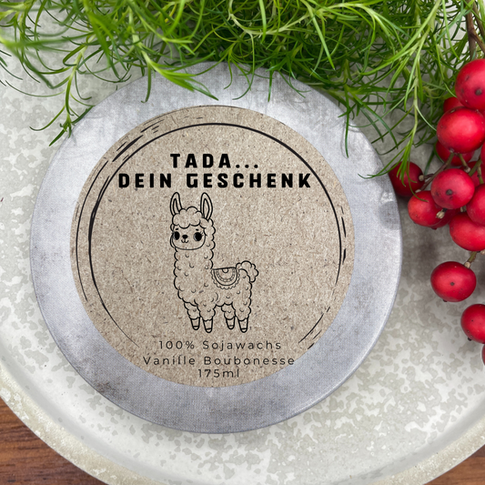 Tada - dein Geschenk - LUSTIGES Lama - personalisierbare PREMIUM Duftkerze mit verschiedenen Dekoren - handgemacht aus dem Südschwarzwald 