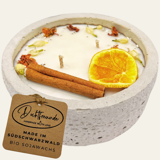 Zwei Docht Betonkerze Betongrau „Grey Orange“ für Herbst und Winter - Stilvolle Aroma Sojawachskerze für Ihr Zuhause. Mit Blütenverzierung und HOCHWERTIGEM Baumwolldocht aus dem Südschwarzwald 
