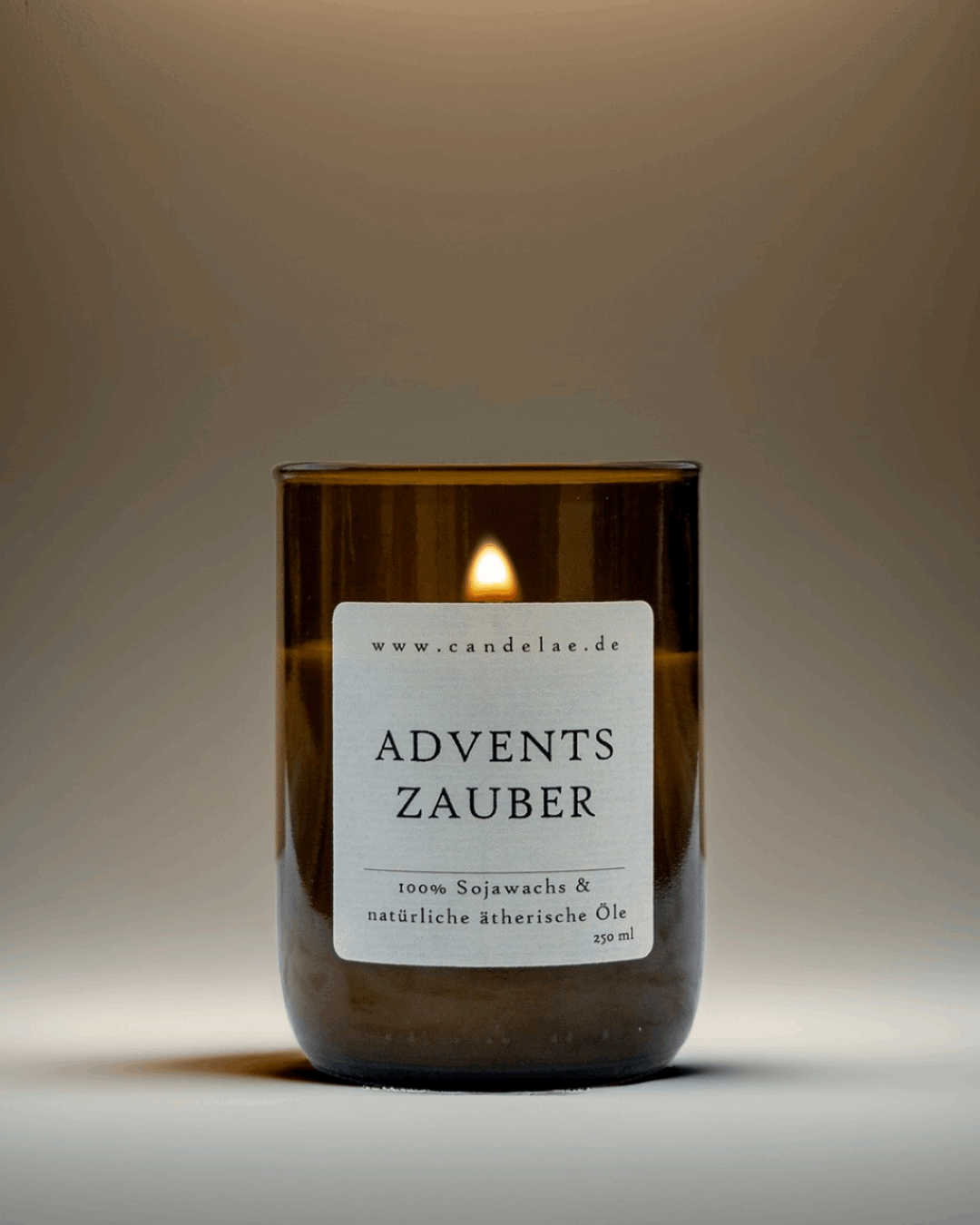 Adventszauber Duftkerze – Handgefertigte Sojawachskerze – 250g – Winterlicher Duft mit Blutorange Zimt & Lavendel – Nachhaltige Kerze im Upcycling-Glas