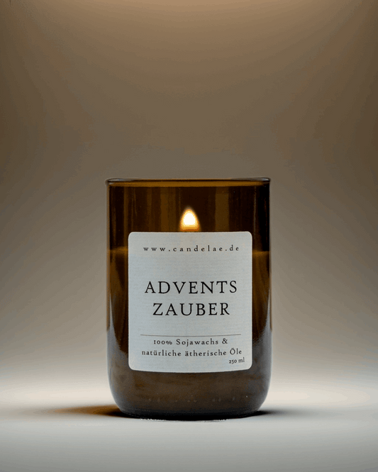 Adventszauber Duftkerze – Handgefertigte Sojawachskerze – 250g – Winterlicher Duft mit Blutorange Zimt & Lavendel – Nachhaltige Kerze im Upcycling-Glas