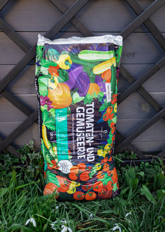 Wundergarten Tomaten- und Gemüseerde 20L – Nährstoffreiche Pflanzerde mit Pflanzenkohle – Für Tomaten Paprika Gurken & Hochbeet – Lockere Erde für reiche Ernte