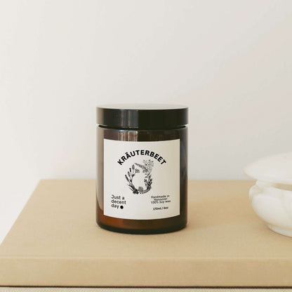 Duftkerze Kräuterbeet – Gardening Collection – 170ml Sojawachs – Frischer Gartenduft mit Mandarine Basilikum Lavendel & Hölzern – Aromakerze im Glas