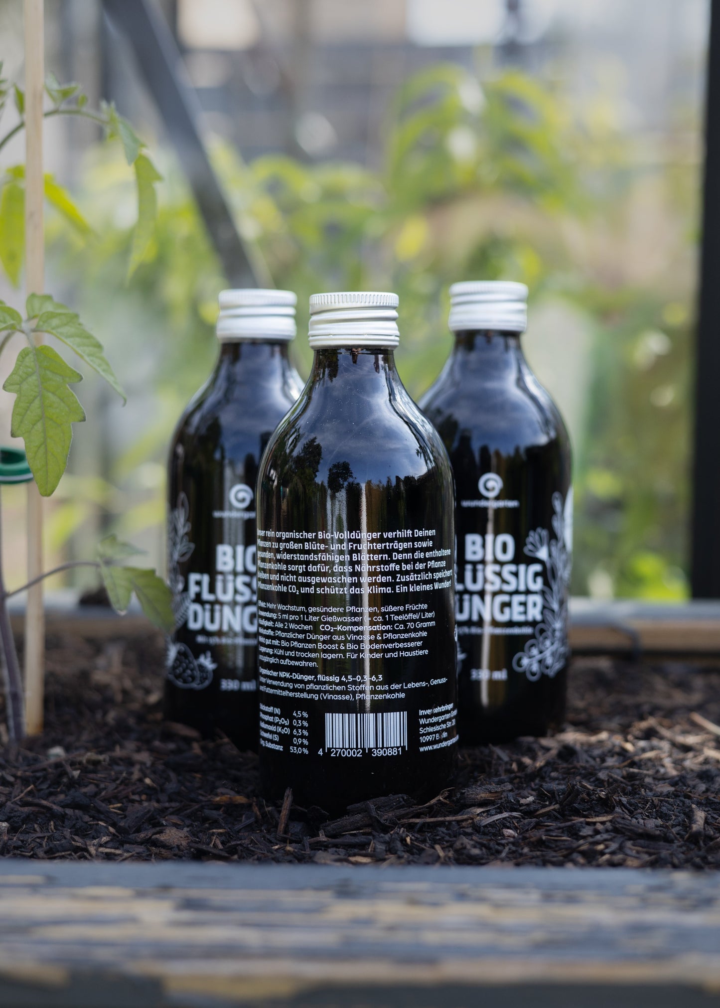 Wundergarten Bio Flüssigdünger – 100% pflanzlicher Volldünger mit Pflanzenkohle – Für Obst Gemüse Kräuter & Beeren – Nachhaltiger Dünger in Glasflasche