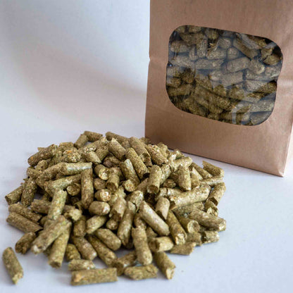 Heumulch Pellets Gartenmulch – Mulchpellets aus Wiesenheu & Gerstenstroh – Natürliche Bodenabdeckung für Hochbeet Gemüse & Erdbeeren – Nachhaltiger Mulch mit hoher Ergiebigkeit