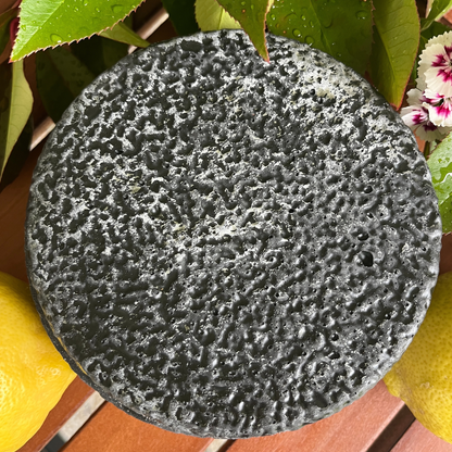 Black Edition HANDGEMACHTE Citronella BETONKERZE - Stilvolle Sojawachskerze für Ihr Zuhause. Outdoor Kerze mit Blütenverzierung und HOCHWERTIGEM Holzdocht aus dem Südschwarzwald 