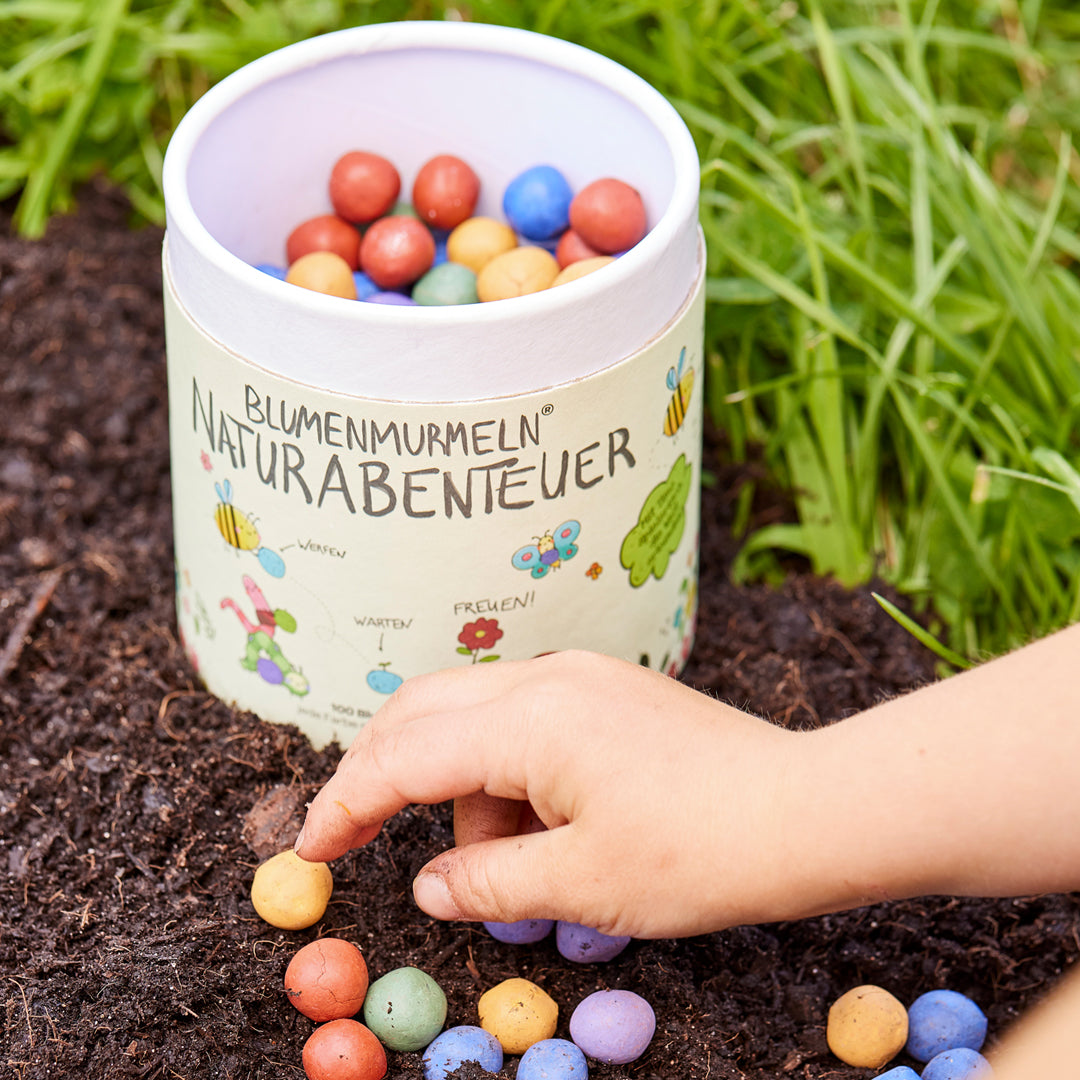 Naturabenteuer – Dose mit 100 Blumenmurmeln 