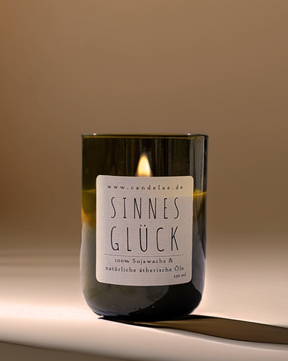 Sinnesglück Duftkerze – Handgefertigte Sojawachskerze – 250ml – Harmonischer Duft mit Grapefruit Ylang-Ylang & Zedernholz – Nachhaltige Kerze im Upcycling-Weinglas