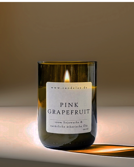 Pink Grapefruit Duftkerze – Handgefertigte Sojawachskerze von Candelae – 250ml – Zitrisch frisch mit ätherischem Grapefruitöl – Nachhaltige Kerze im Upcycling-Glas
