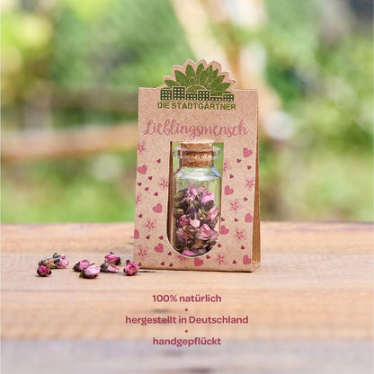 Lieblingsmensch mit handgepflückten Blüten 
