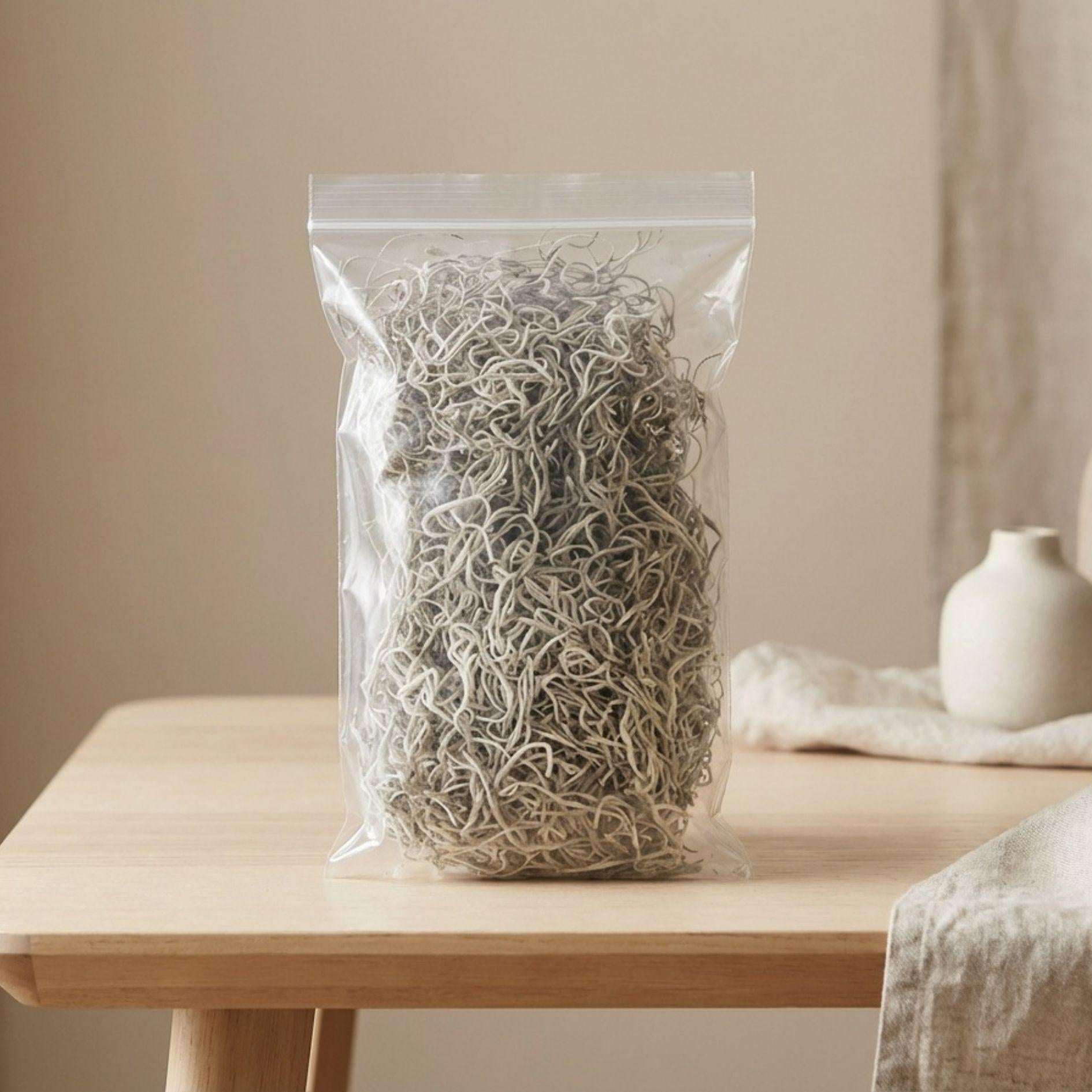 Getrocknetes Tillandsienmoos 1L – Spanisches Moos zur Dekoration – Natürliches Dekomaterial für Terrarium Floristik & Tischdeko – Grau-grünes Ziermoos