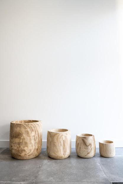 Pia Blumentopf aus Holz – Hellbraun – Größe M – H25 cm x Ø23 cm – Handgefertigt aus Paulownia-Holz – Nachhaltig & dekorativ – Für Kunstpflanzen & Trockenblumen 