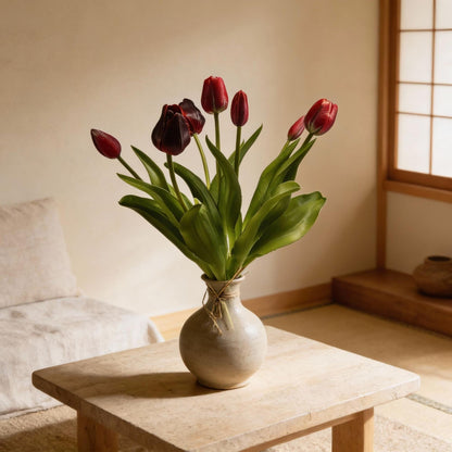 Tulpenstrauß Dunkelrot Real Touch Kunsttulpen – 7 Stiele – 42cm – Hochwertiger Kunstblumenstrauß in Bordeaux-Optik – Pflegefreie Deko für Tisch, Regal & Wohnzimmer