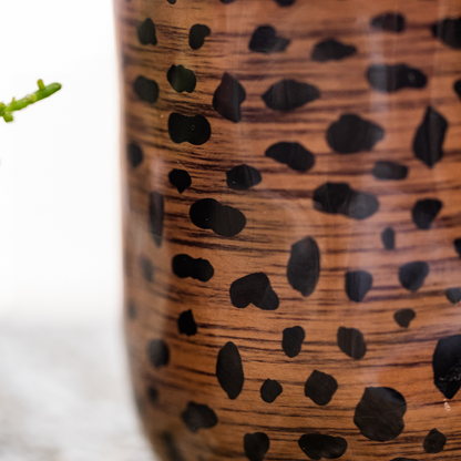 Leoparden-Ziertopf – Ø6 cm – Dekotopf mit Leopardenmuster – Pflanztopf aus Keramik – Blumentopf für kleine Zimmerpflanzen & Sukkulenten – Braun/Schwarz – Indoor-Deko 