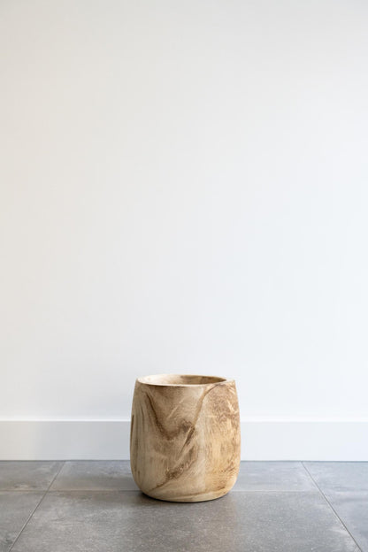 Pia Blumentopf aus Holz – Hellbraun – Größe M – H25 cm x Ø23 cm – Handgefertigt aus Paulownia-Holz – Nachhaltig & dekorativ – Für Kunstpflanzen & Trockenblumen 