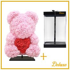 Bär DELUXE auf Ständer – 40 cm – Hellrosa Bär mit rotem Herz – Dekobär aus Schaumstoff – Geschenkidee in luxuriöser Verpackung – Für Regal, Sideboard & Innenbereich 